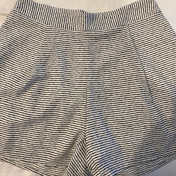 ROSE BULLET LF STRIPPED FLOWY DRESS SHORTS - Picture 3 of 4